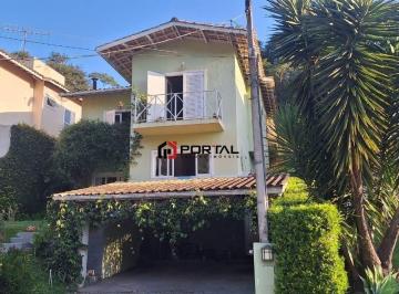 Casa · 240m² · 3 Quartos · 2 Vagas · Encante-se com este lindo imóvel no Condomínio Mirante da Granja Viana!