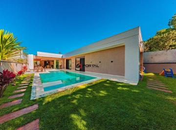 Casa · 360m² · 4 Quartos · 4 Vagas · Casa térrea Nova e Moderna com Vista Privilegiada para Área Verde.