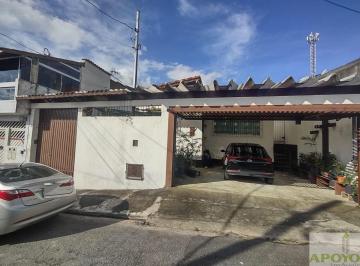 Casa · 142m² · 3 Quartos · 3 Vagas · Excelente casa térrea à venda no Capão redondo em um terreno de 12X25!