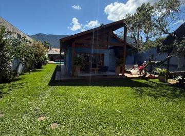 Casa · 205m² · 3 Quartos · 3 Vagas · Casa na praia amplo jardim