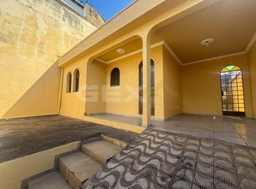 Casa · 100m² · 3 Quartos · 2 Vagas · Casa à venda no bairro Bom Pastor em Divinópolis MG.