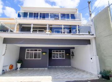 Casa de 3 quartos, Curitiba · Sobrado Triplex no Xaxim – 3 Quartos, Varanda Gourmet e Localização Privilegiada