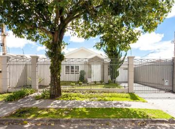 Casa de 3 quartos, Curitiba · Casa à venda em Novo Mundo, Curitiba