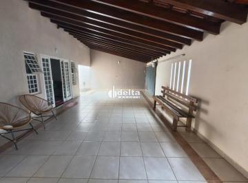 Casa · 260m² · 3 Quartos · 6 Vagas · Casa residencial com 3 quartos sendo 1 suíte disponível para venda no bairro Presidente Roosevelt em
