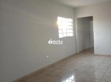 Casa · 310m² · 7 Quartos · 2 Vagas · Imóvel de esquina residencial e comercial constituído de 3 imóveis independentes disponível para ven