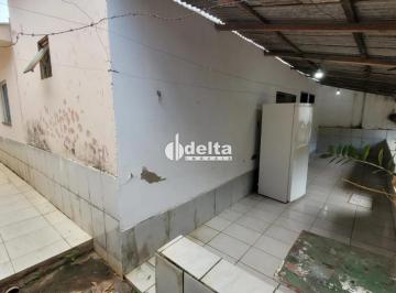 Casa · 300m² · 4 Quartos · 2 Vagas · Casa residencial com 4 quartos sendo 1 suíte, disponível para venda no bairro Aclimação em Uberlândi