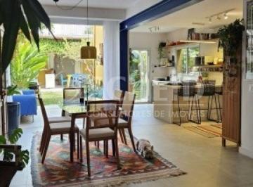 Casa · 210m² · 3 Quartos · 2 Vagas · Casa à venda na Vila Madalena, reformada. 3 quartos (1 suíte), 2 vagas
