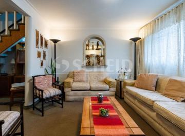 Casa · 100m² · 3 Quartos · 2 Vagas · Casa á Venda em Moema com 100m², 3 quartos sendo 1 suíte, 2 vagas.