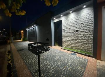 Casa · 171m² · 3 Quartos · 3 Vagas · Casa Alto Padrão em Grand Ville, Uberlândia/MG