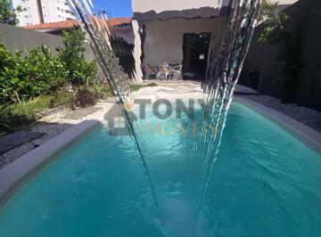 Casa · 132m² · 3 Quartos · 2 Vagas · Sobrado de 3 dormiórios semimobiliado com Piscina localizado no bairro Areias - São José - SC.