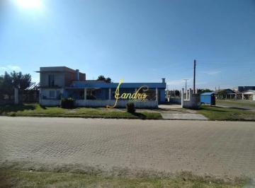 Casa · 110m² · 2 Quartos · 2 Vagas · Casa no Remanso,  Xangri-la, com dois lotes de esquina