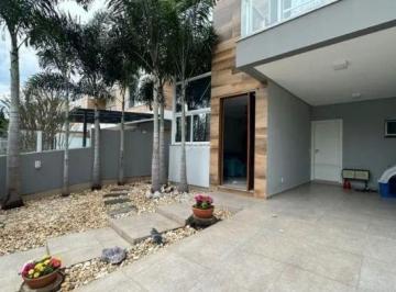 adeac2531a9ddf9693382a32012a185844bb3648 · Casa com 4 quartos em Florianópolis! Churrasqueira e 2 vagas - Praia do Campeche.