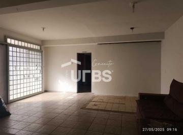 Comercial · 360m² · Imóvel comercial com estrutura completa e ótima visibilidade.