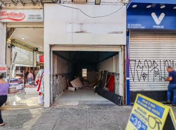 Comercial · 50m² · 1 Vaga · Loja na Rua Américo Salvador Novelli, N. 341 • 50 m²