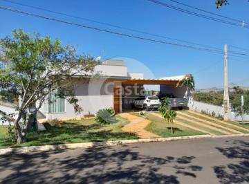 Casa · 227m² · 3 Quartos · 4 Vagas · Casa em Condomínio em Limoeiro