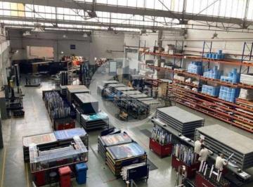 Comercial · 3991m² · 1 Quarto · 10 Vagas · Edifício Comercial em Luz