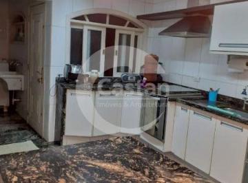 Casa · 185m² · 3 Quartos · 4 Vagas · Sobrado em Agua Rasa