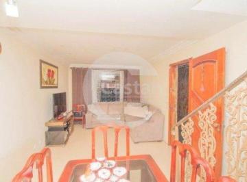 Casa · 135m² · 3 Quartos · 2 Vagas · Sobrado em Agua Rasa