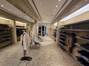 Comercial · 300m² · 1 Quarto · Edifício Comercial em Brás