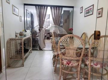 Casa · 221m² · 3 Quartos · 4 Vagas · Sobrado em Olímpico