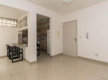 Apartamento · 38m² · 1 Quarto · Apartamento de 1 dormitório, com um pequeno pátio no bairro Centro Histórico.