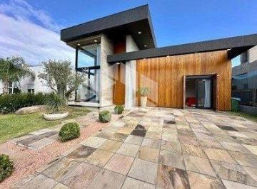 Casa · 150m² · 4 Quartos · Casa em condomínio com 4 suítes mobiliada e decorada em Capão da Canoa