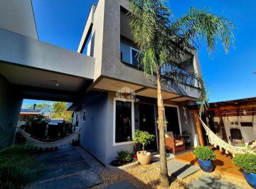 Casa · 142m² · 4 Quartos · 2 Vagas · Sobrado 4 Dormitórios com 1 suíte master no Rio Vermelho