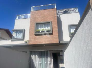 Casa · 100m² · 3 Quartos · 2 Vagas · Sobrado com 2 suítes em Mariscal, Bombinhas SC