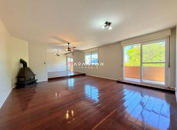 Apartamento · 234m² · 4 Quartos · 2 Vagas · Apartamento amplo com 4 dormitórios, 2 garagens e sacada no Centro de Santa Mari