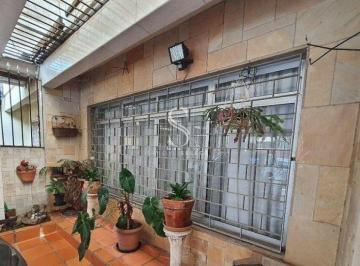 Casa · 195m² · 3 Quartos · 2 Vagas · Sobrado em Campo Belo com 195m² 3 dormitórios, 2 banheiros, 2 vagas Sobrado em Campo Belo com 195m
