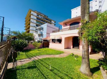 720798_iSx1RqR1ST3Y5GziZNt_72079869139f126a09c.jpg · Casa ampla e elegante no coração da cidade!