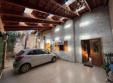 Casa · 220m² · 4 Quartos · 2 Vagas · Casa residencial com 4 quartos sendo 1 suíte disponível para venda no bairro Cidade Jardim em Uberlâ