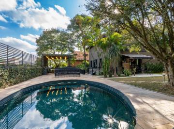 4a238d7a-4f39-403a-a92a-a20163825ef7 · Sensacional casa em condomínio para locação em Morumbi com 5 quartos, sendo 5 suítes, 1,200m²