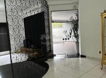 Casa · 260m² · 3 Quartos · 2 Vagas · Casa Padrão com 3 Dormitórios para Venda no bairro Jardim Caparroz