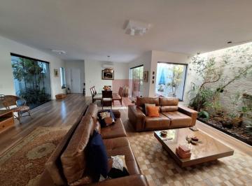 Casa · 220m² · 3 Quartos · 2 Vagas · Casa térrea no Campo Belo , zona residencial.