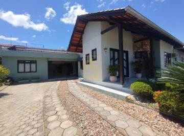 Casa · 220m² · 3 Quartos · 2 Vagas · Conforto e espaço para toda a família