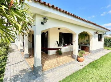 021e6cd639c66e3f24af9b4664b1f273dc76e667 · Casa com 3 dormitórios à venda, 220 m² por R$ 1.600.000,00 - Arujazinho I. II E III - Arujá/SP