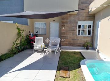 Casa · 70m² · 2 Quartos · Casa com 2 dormitórios com suíte