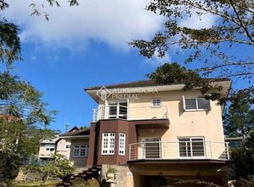 Casa · 310m² · 3 Quartos · 2 Vagas · BELA CASA NO CONDADO DE CASTELLA