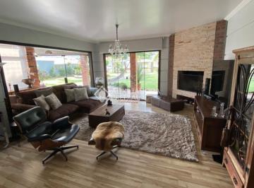 Casa · 260m² · 3 Quartos · Casa caiu do céu