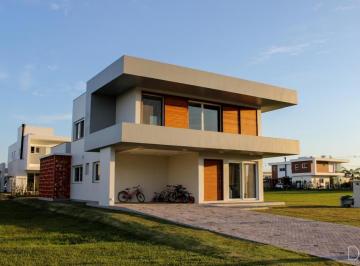 Casa · 300m² · 3 Quartos · Lindo sobrado no Condomínio Bellville em Osório