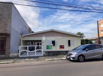 Casa · 450m² · 3 Quartos · Terreno com ótima localização