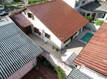 Casa · 248m² · 3 Quartos · Belo sobrado à venda no bairro centro