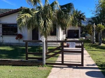 Casa · 157m² · 4 Quartos · Casa no centro de Maquiné