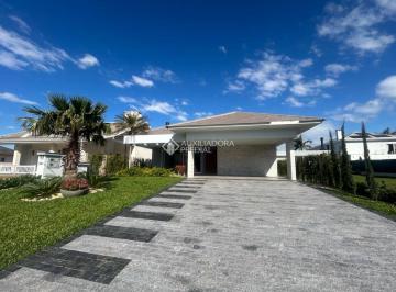 Casa · 256m² · 3 Quartos · Casa em Condomínio