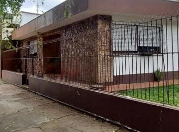 Casa · 205m² · 4 Quartos · 1 Vaga · CASA DE ESQUINA ÓTIMO PARA CONSTRUIR COMERCIAL OU PRÉDIO