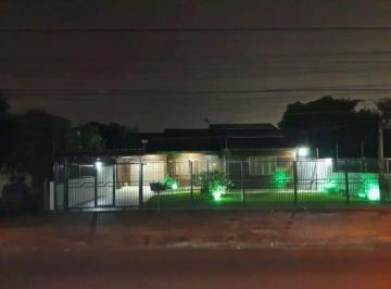 Casa · 100m² · 4 Quartos · 5 Vagas · Belissima Casa de Madeira Nobre com Pátio e Piscina