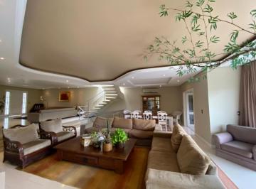 Casa · 750m² · 5 Quartos · 4 Vagas · Residência Excepcional no Prestigiado Condomínio Condado de Castella