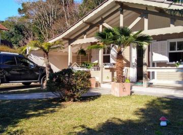 Casa · 130m² · 3 Quartos · 1 Vaga · Casa em terreno amplo