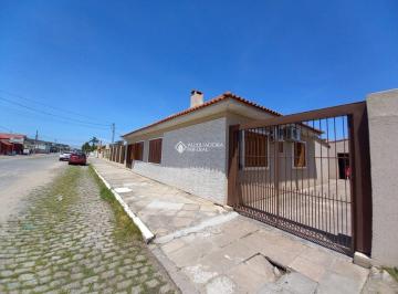 37 · Casa no Centro da Barra do Ribeiro!! três dormitórios sendo uma suíte e 175m² de área construída